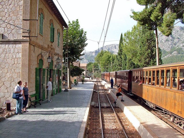 Palma to Soller Train | Mallorca | Electric Trainline | Historic Train