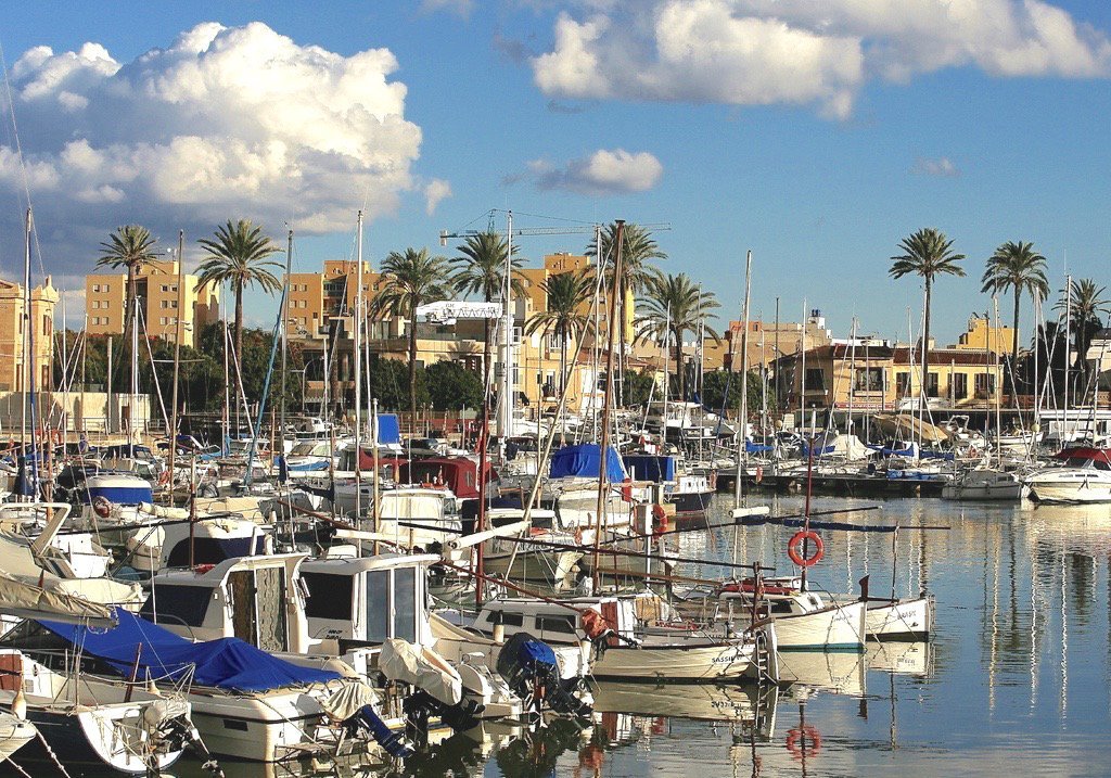 Portixol Harbour on a sunny day - walking along the Bay of Palma 