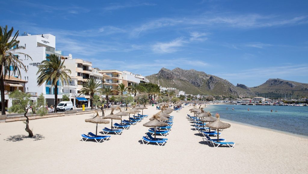 Beach view at La Goleta Hotel de Mar - Port Pollensa with MallorcanTonic offers 