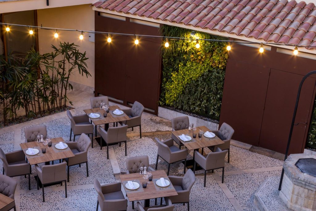 Can Ribera by Zafiro - Courtyard Restaurant
