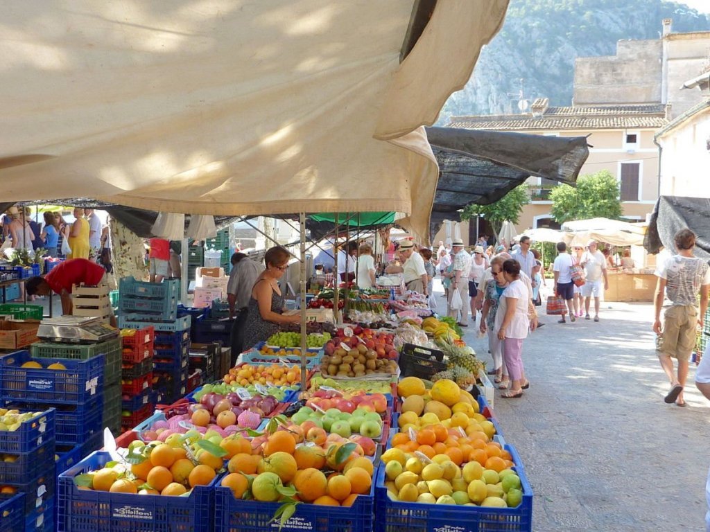 Main Square Pollensa - Old Town Market 