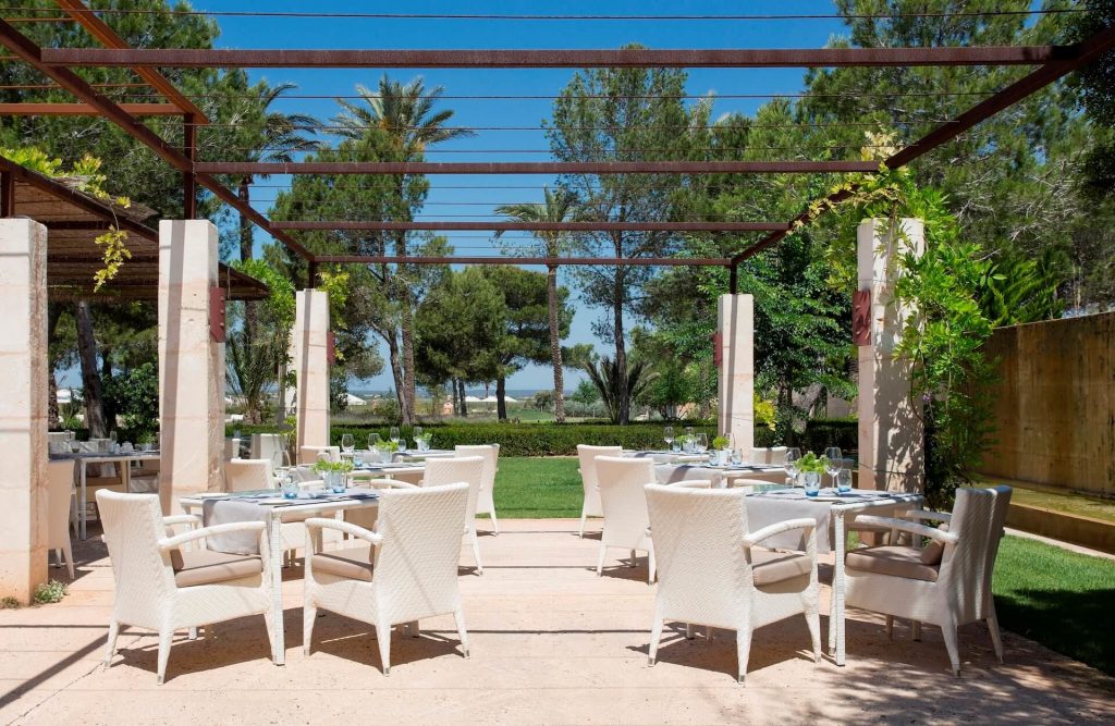 5 Best Luxury Countryside Hotels in Mallorca with great food.